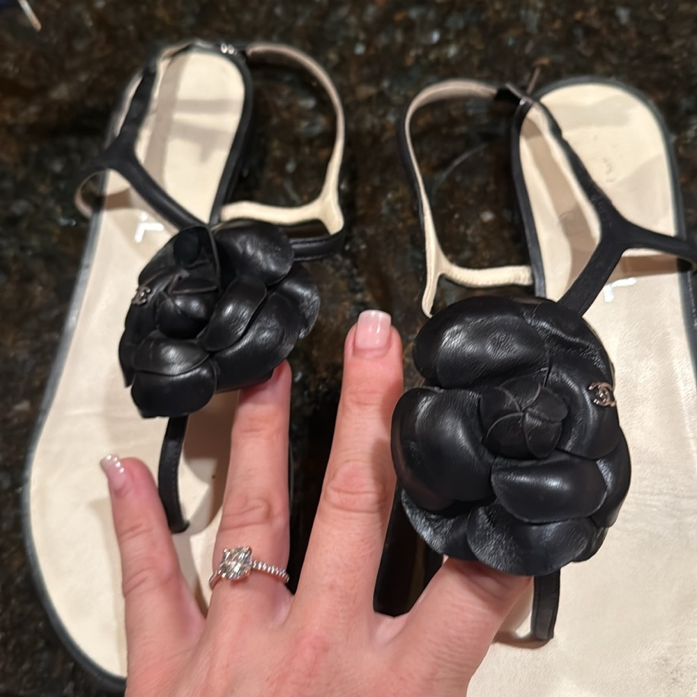 Chanel Black leather Floral Women's Sandals - Picture 4 of 4